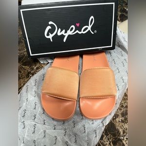 Brand Qupid A one band sandal coral color size 6
